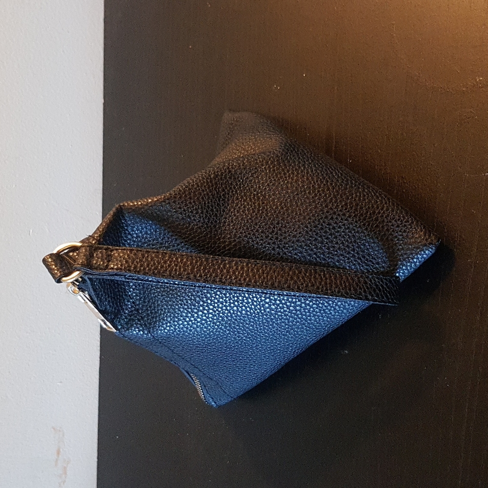 Triangle Bag - Picture 2 of 4